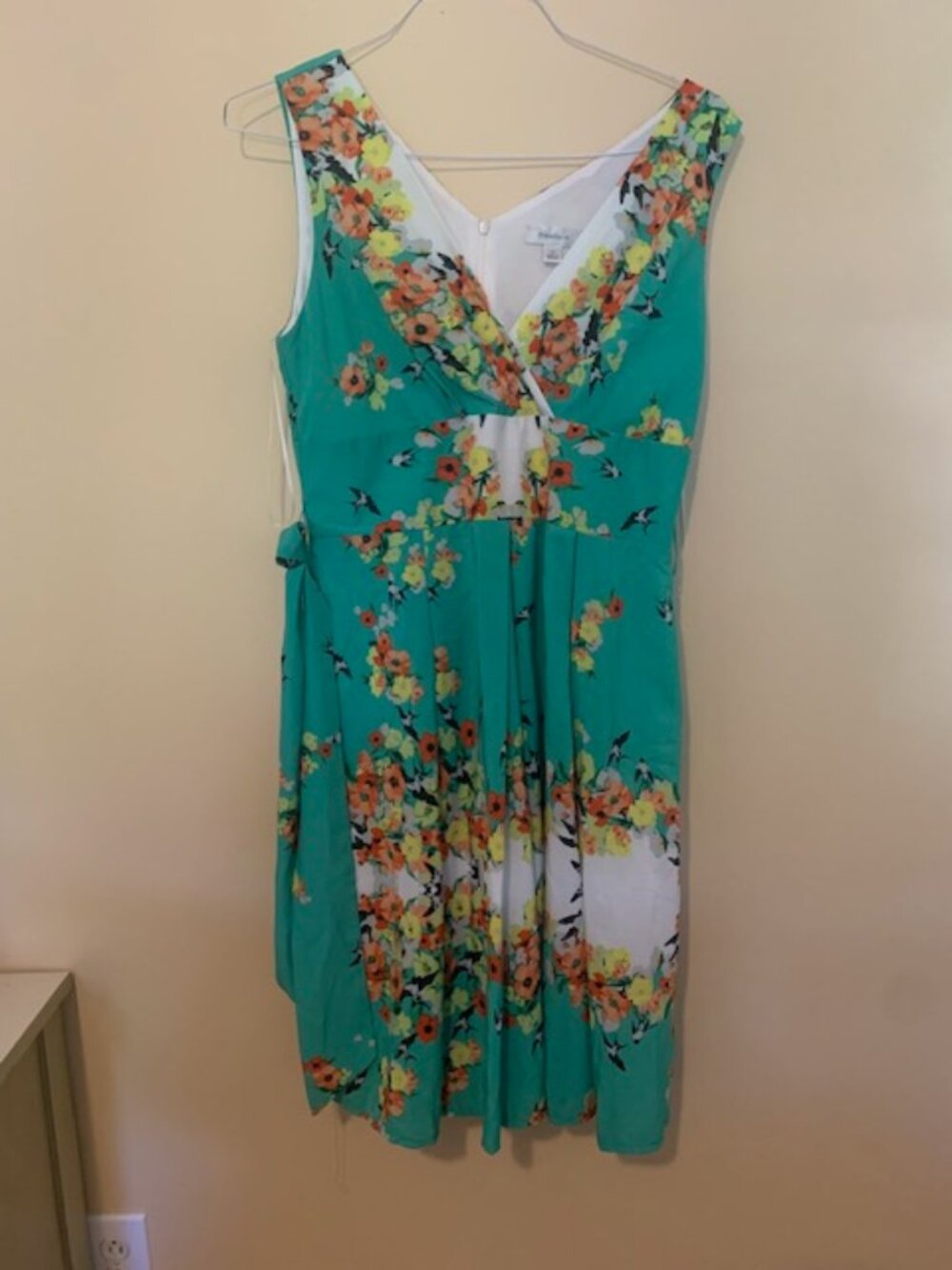 Dress Barn Summer Party Dress with flower Pattern, belted waist. Size 10